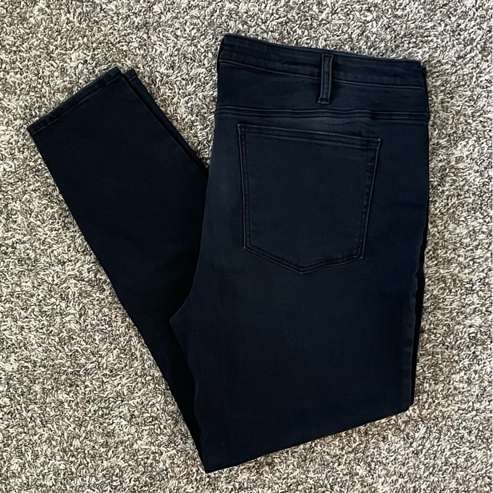 Silver “Most Wanted” Mid-Rise Skinny Jeans in Black Plus SZ22/L29